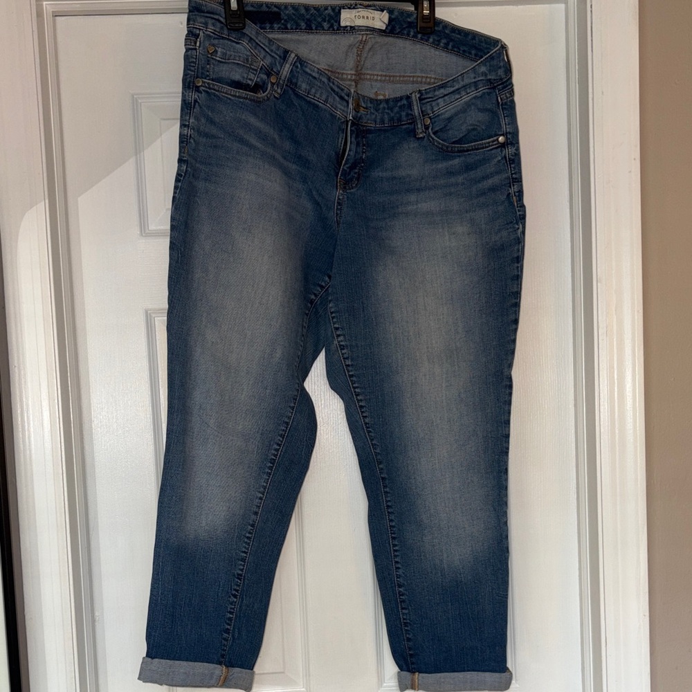 Torrid Mid-Wash Cropped Jeans